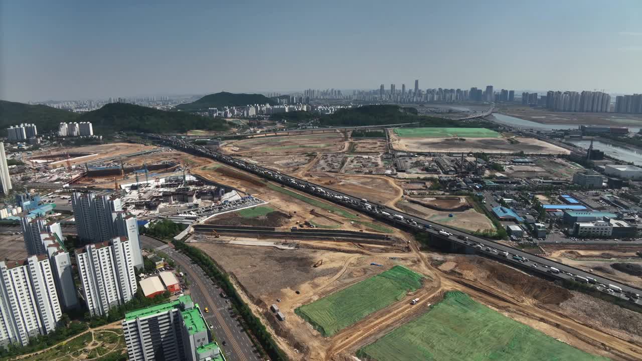 Hagik路口和京仁第三高速公路/ michuhol区附近的城市景观，仁川，韩国视频素材