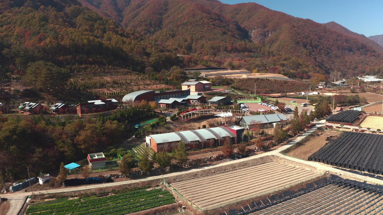 森林周围的村庄小图书馆/济南郡，全北，韩国视频素材