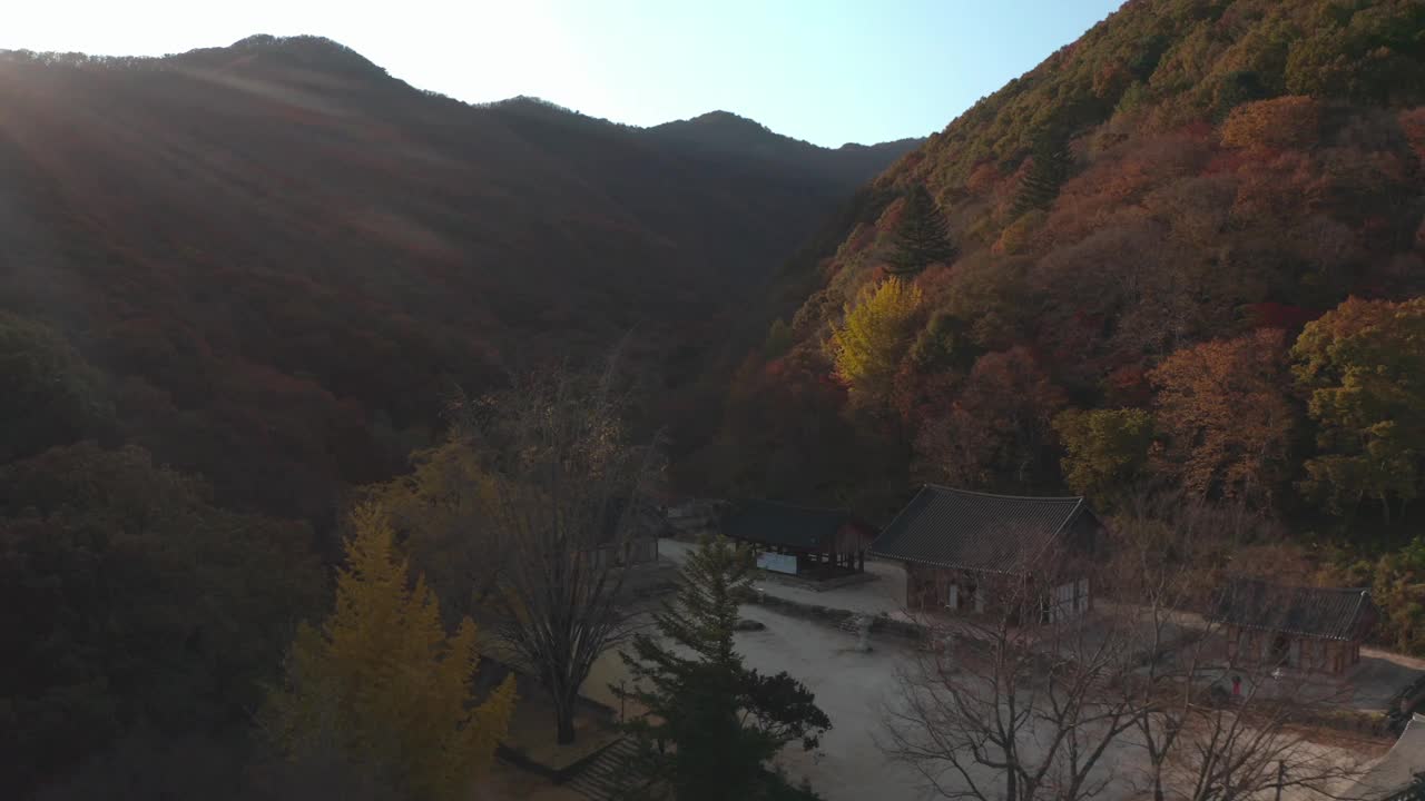 韩国全北济安郡天皇寺的山区视频素材