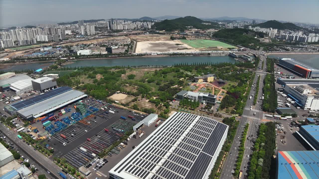 南行社区公园和龙贤盖特谷水库周围的风景/ michuhol区，仁川，韩国视频素材