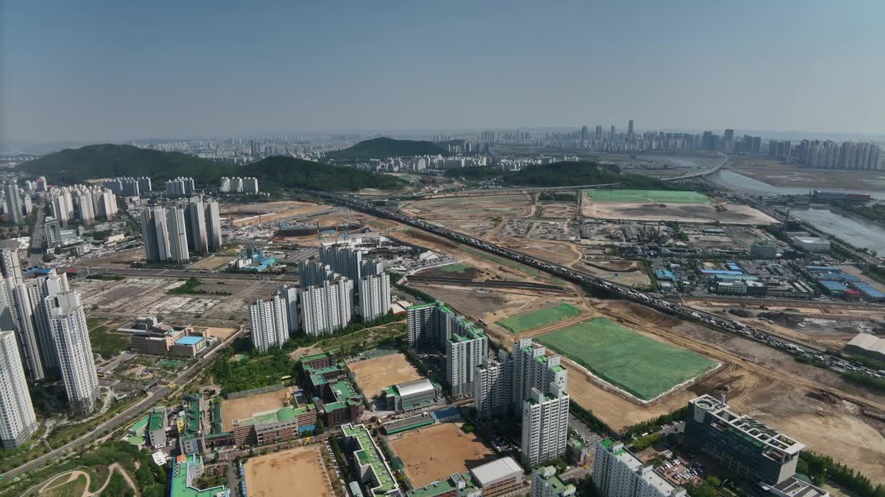 Hagik路口和京仁第三高速公路/ michuhol区附近的城市景观，仁川，韩国视频素材