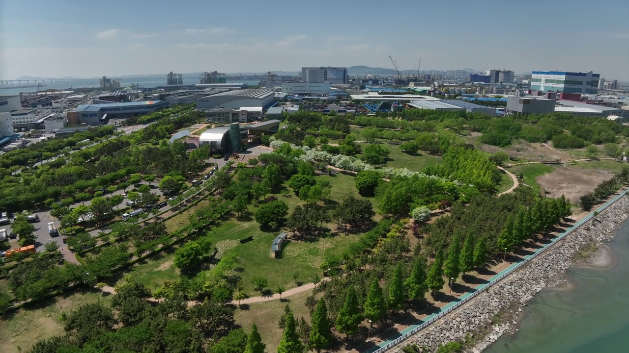 南行社区公园和龙贤盖特谷水库周围的风景/ michuhol区，仁川，韩国视频素材