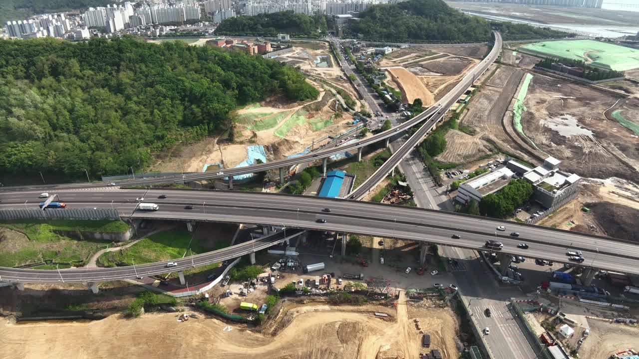 Hagik路口和京仁第二高速公路/ michuhol区附近的城市景观，仁川，韩国视频素材