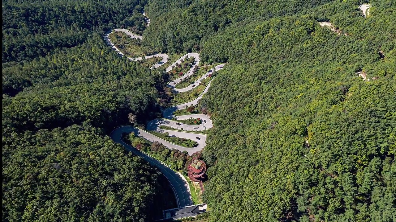 韩国忠清北道扶恩郡松尼山马尔提宰山口的风景视频素材