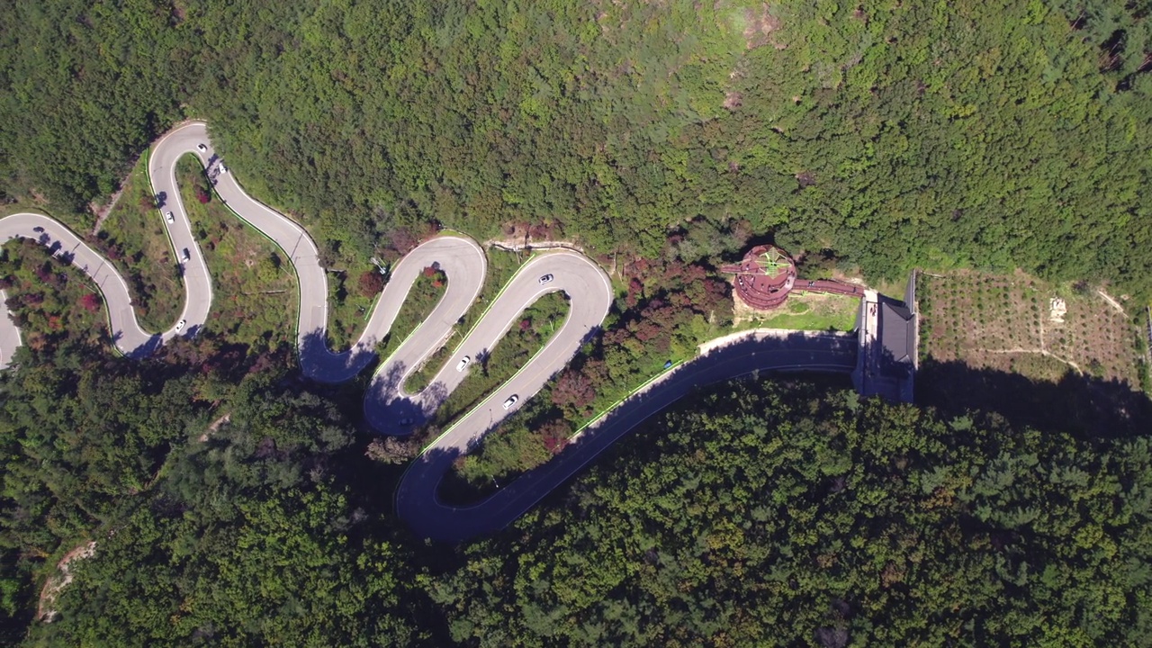 韩国忠清北道扶恩郡松尼山马尔提宰山口的风景视频素材