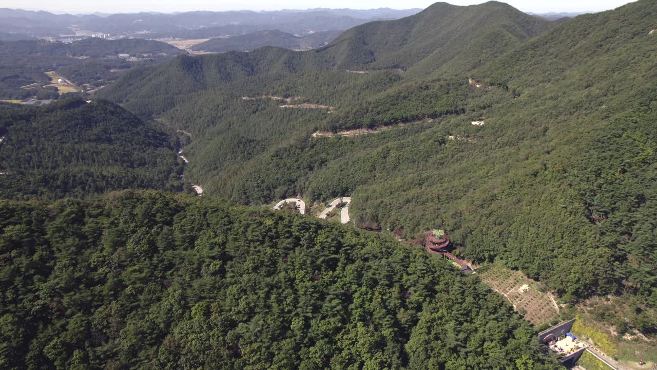 韩国忠清北道扶恩郡松尼山马尔提宰山口的风景视频素材