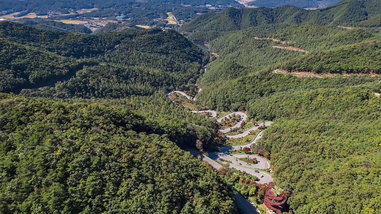 韩国忠清北道扶恩郡松尼山马尔提宰山口的风景视频素材