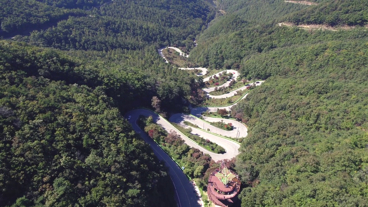 韩国忠清北道扶恩郡松尼山马尔提宰山口的风景视频素材