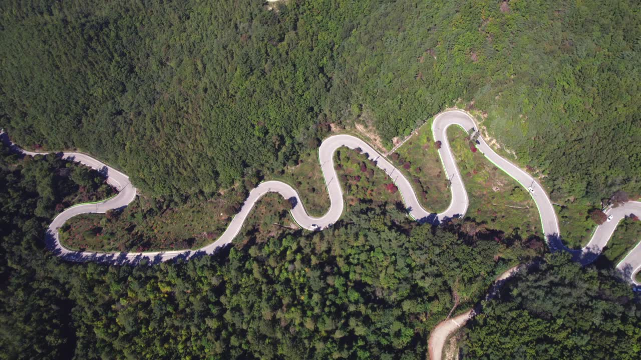 韩国忠清北道扶恩郡松尼山马尔提宰山口的风景视频素材