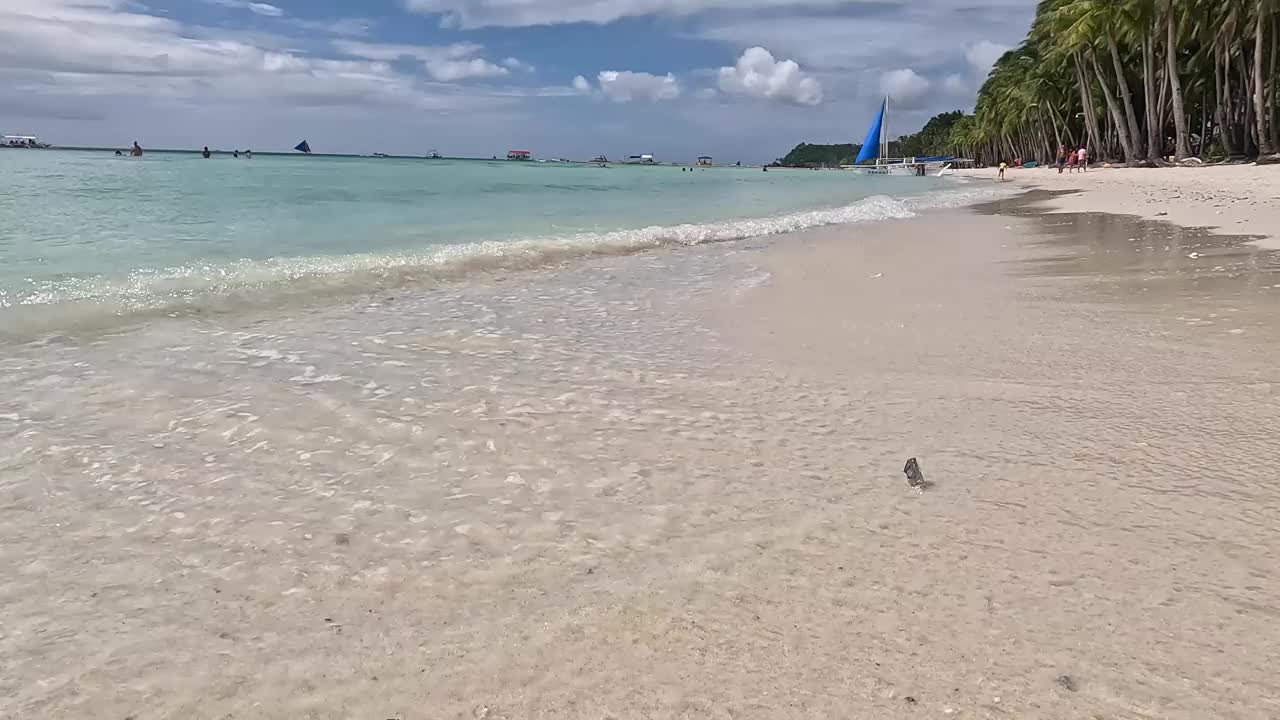 长滩岛沙滩上的海浪视频素材