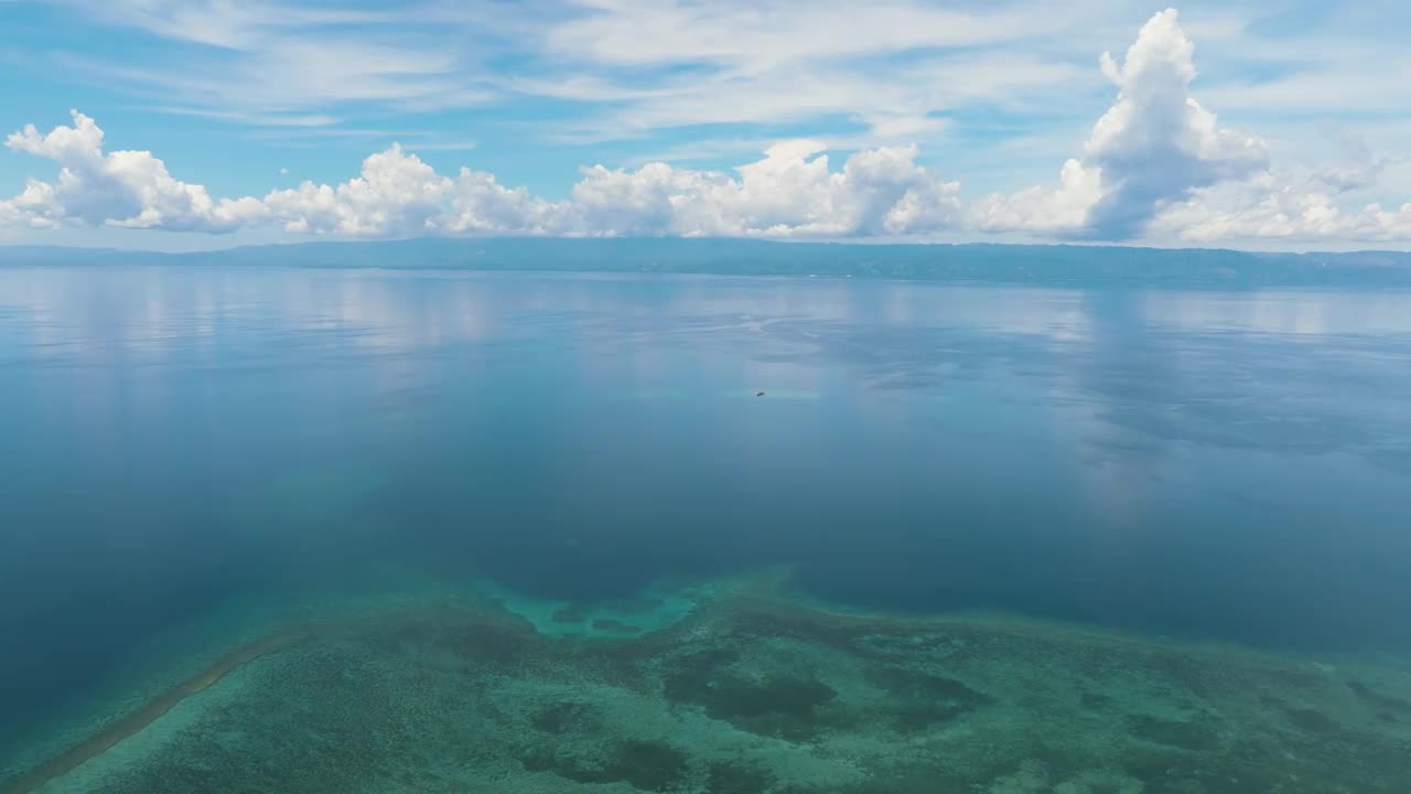 碧海蓝天白云。视频素材