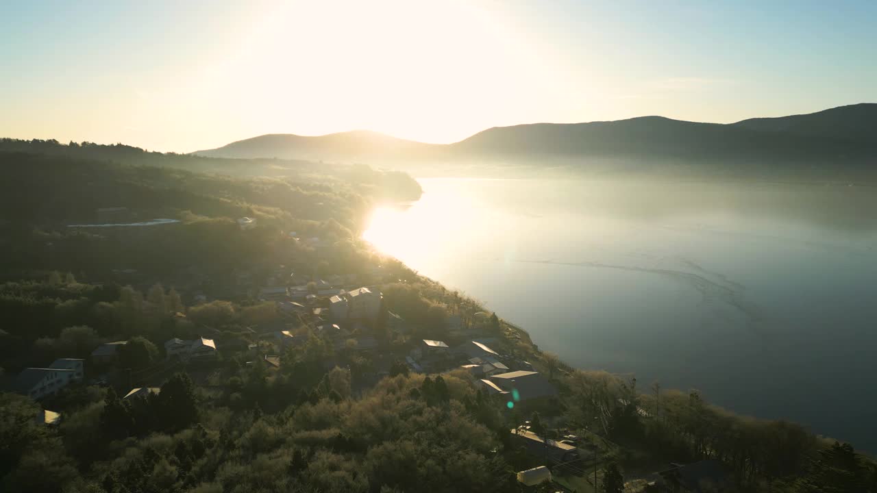 山中湖日出的鸟瞰图视频素材