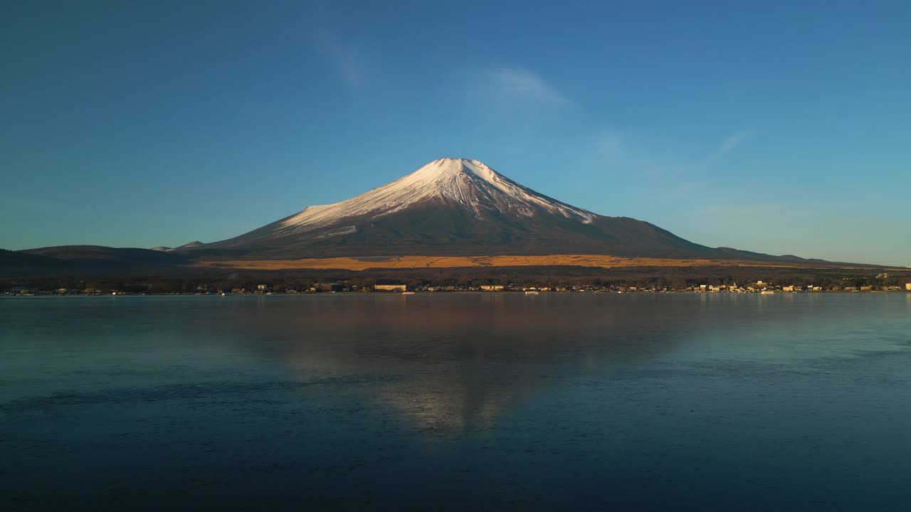 山中湖富士山左侧的空中摄影摄影视频素材