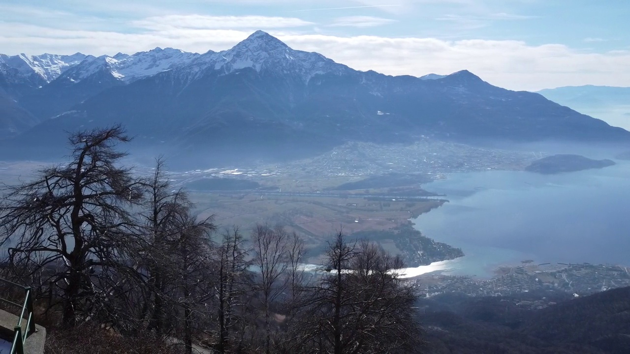 从伯林希拉山无人机俯瞰科莫湖视频素材