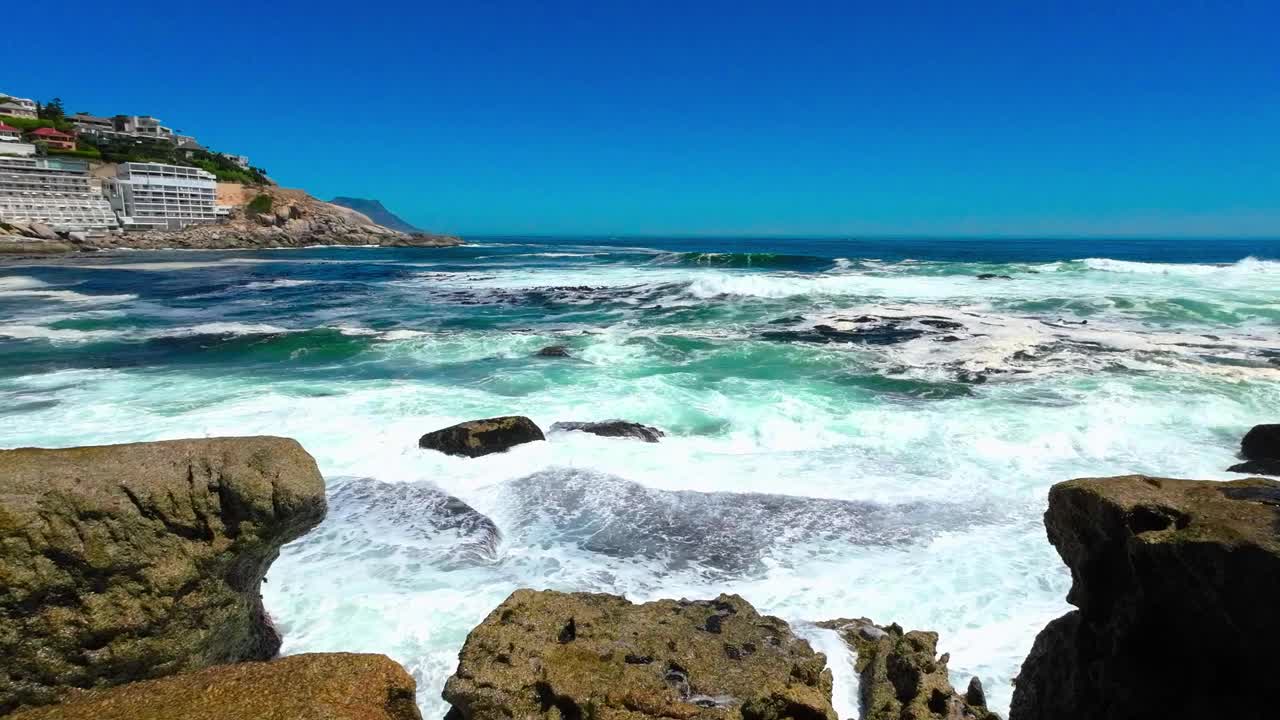 海岸的景色。坎普斯湾，海岬，南非开普敦视频素材