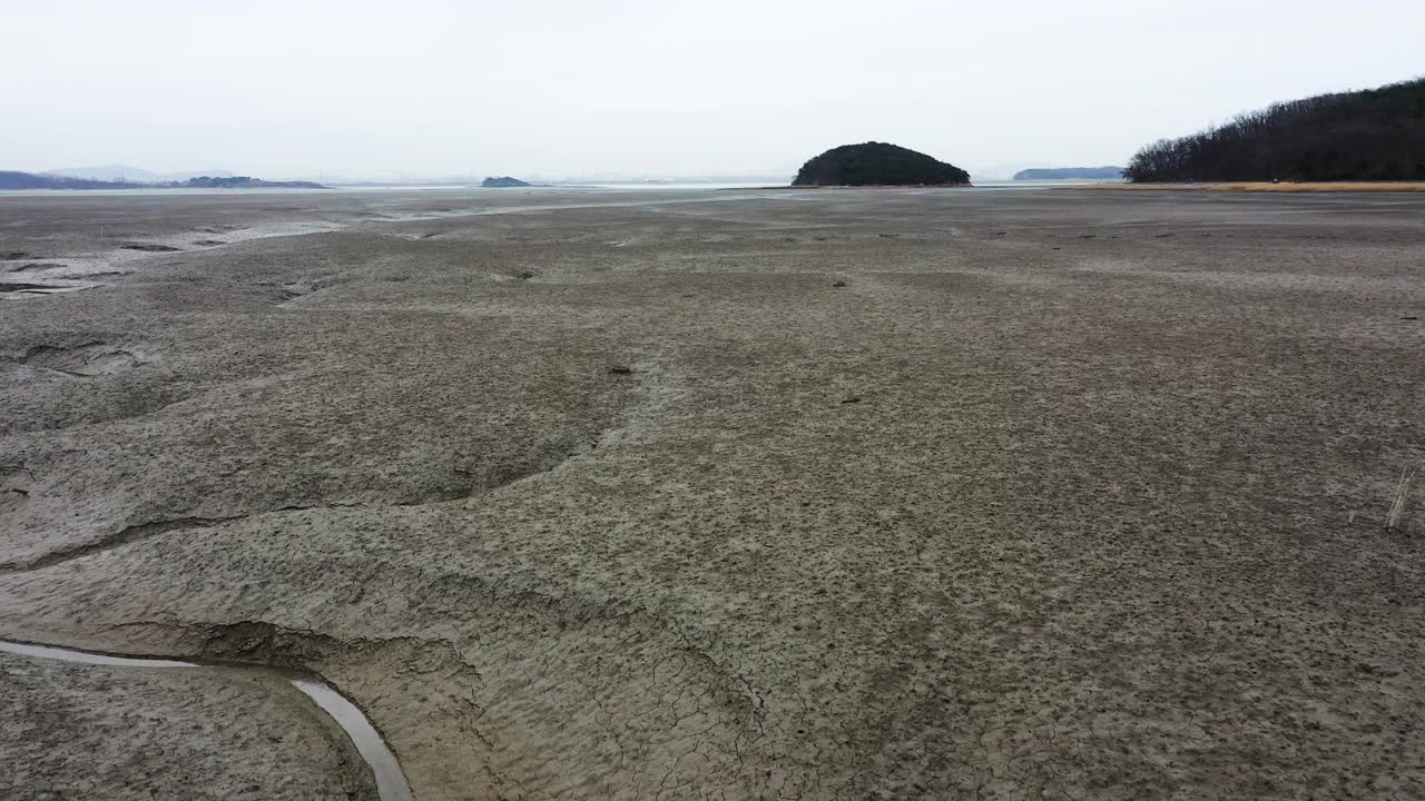 自然风光——韩国仁川江华郡东土岛周围的泥滩视频素材