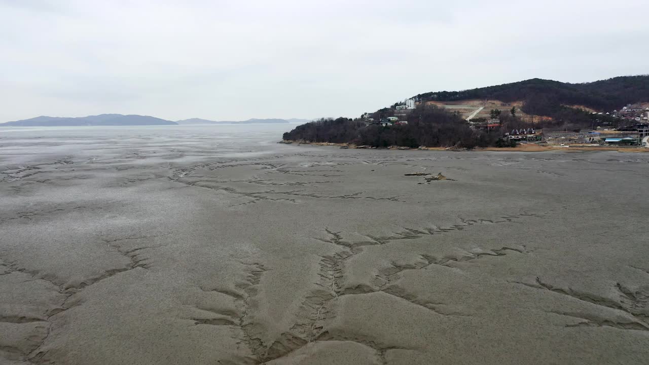 自然风光-东巨岛周围的城镇和泥滩/江华郡，仁川，韩国视频素材