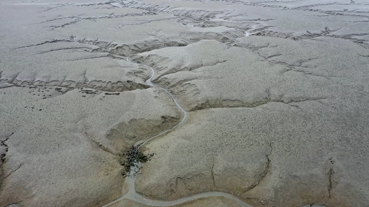 自然风光——韩国仁川江华郡东土岛周围的泥滩视频素材