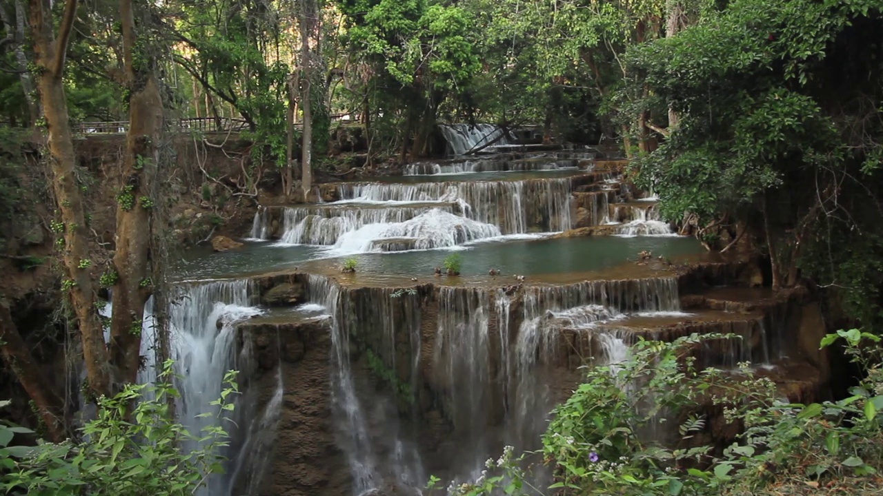 Huay Mae Kamin瀑布视频素材