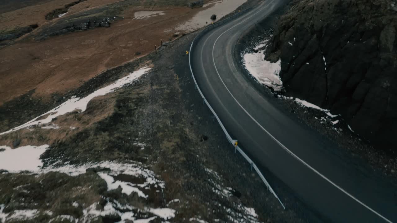 冰岛山的风景与公路风景惊人史诗无人机的看法视频素材