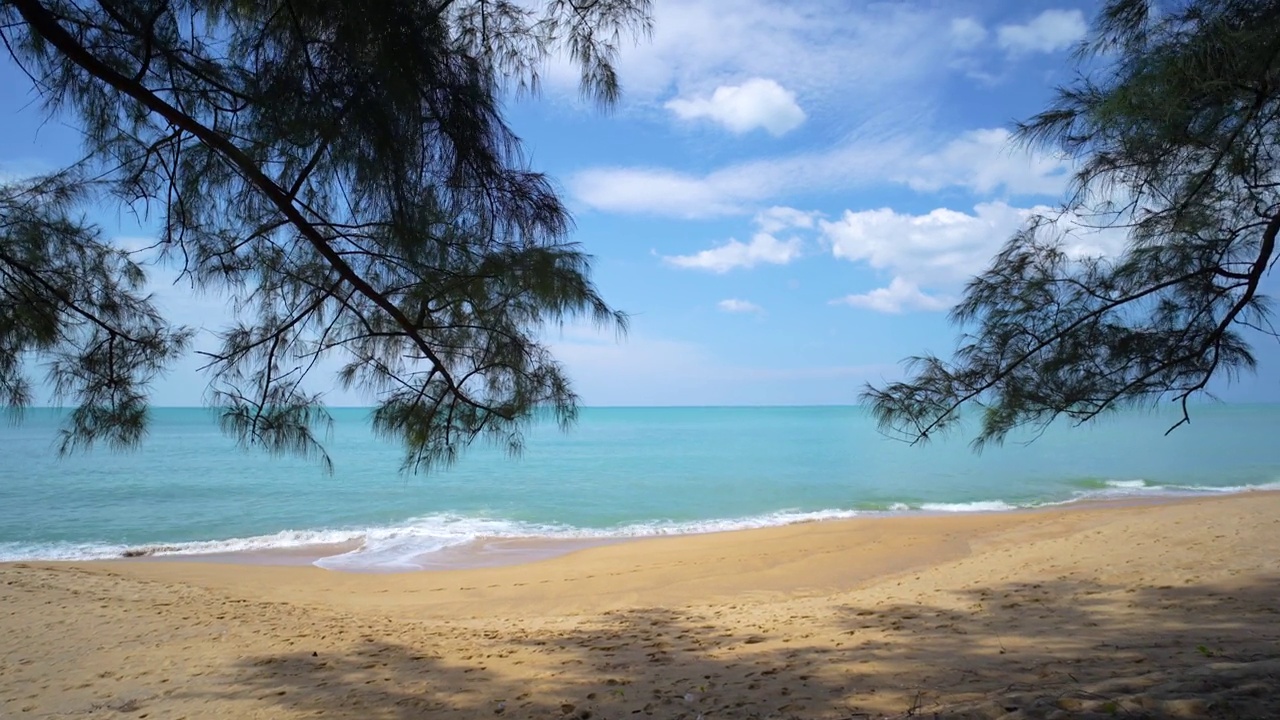 海滩海柔光白天和蓝天海洋背景。视频素材