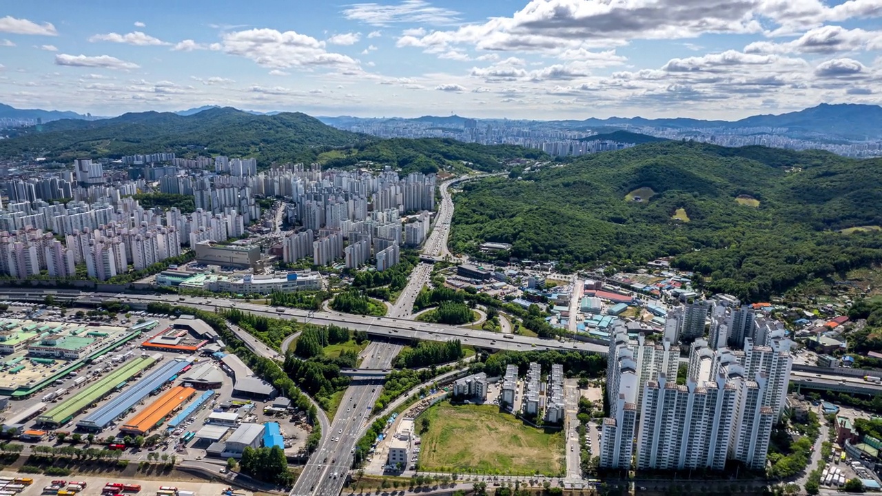 古里立交周边的城市景观/古里市，京畿道，韩国视频素材