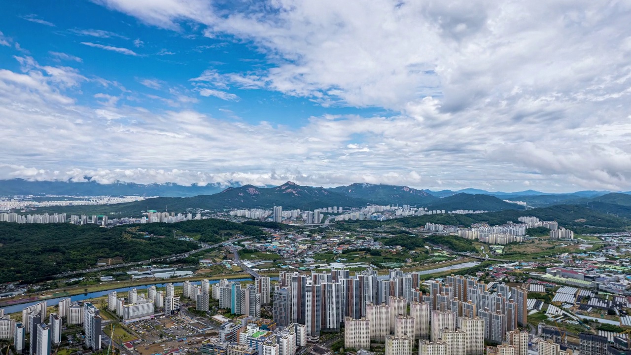 韩国京畿道，茶山区/南杨州市附近的公寓综合体的城市景观视频素材