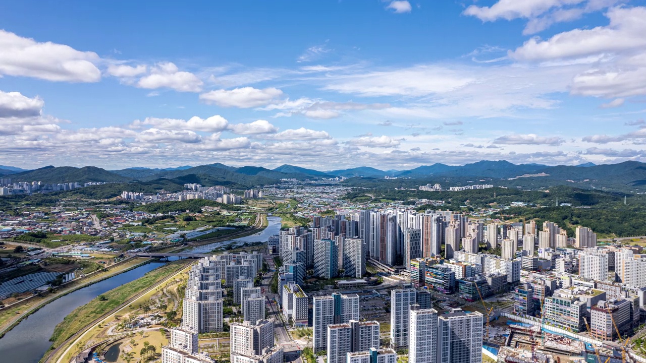 韩国京畿道，茶山区/南杨州市附近的公寓综合体的城市景观视频素材