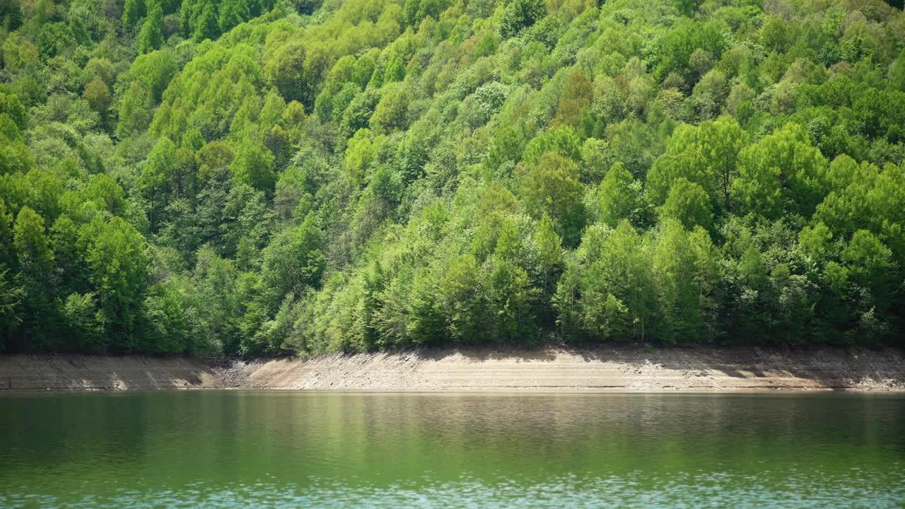 乘船时的湖景视频素材