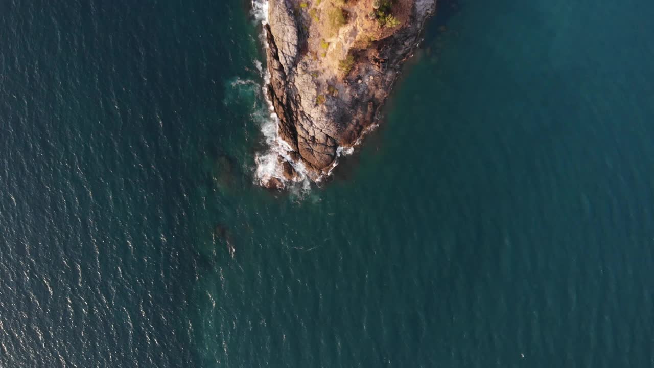 岛屿和海洋鸟瞰图视频素材