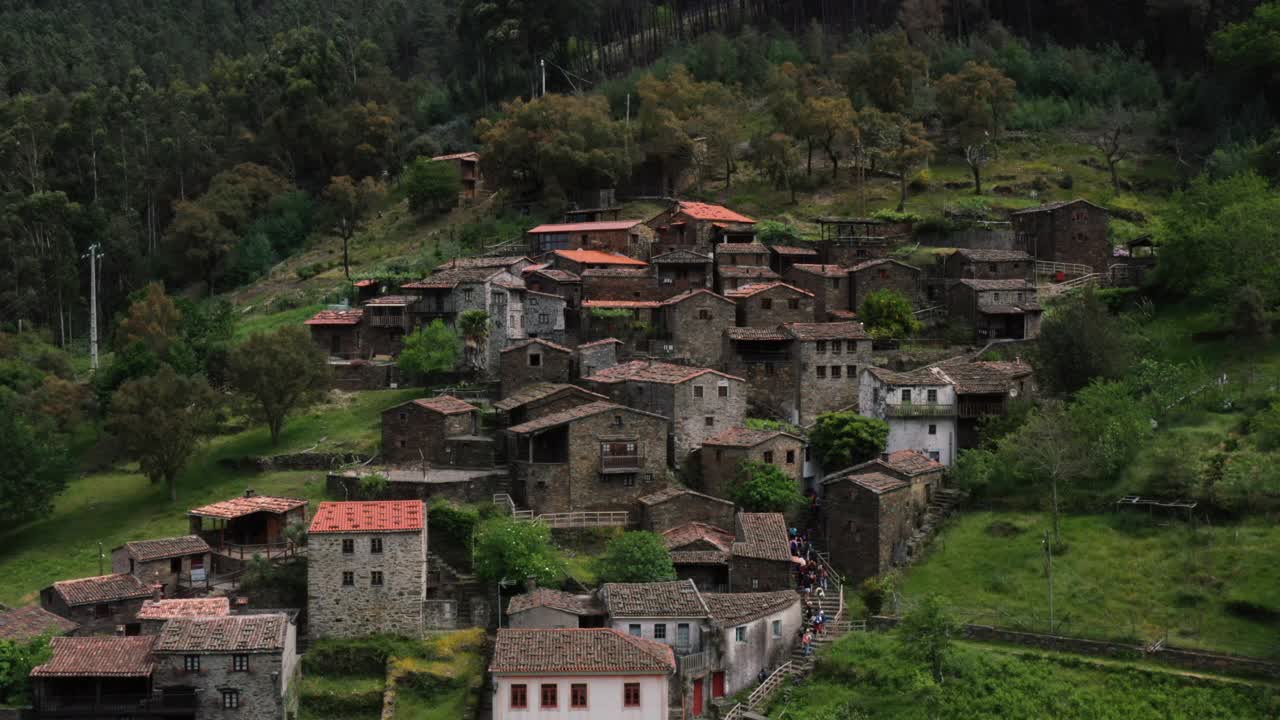 Aerial images of schist houses of small village situated at Serra da Lousã, unique cultural landscape in Central Portugal视频素材