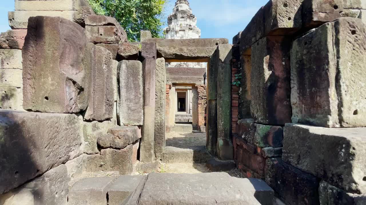 Prasat Hin Phanom Wan历史公园这是一个古老的城堡，位于泰国呵叻府。视频素材