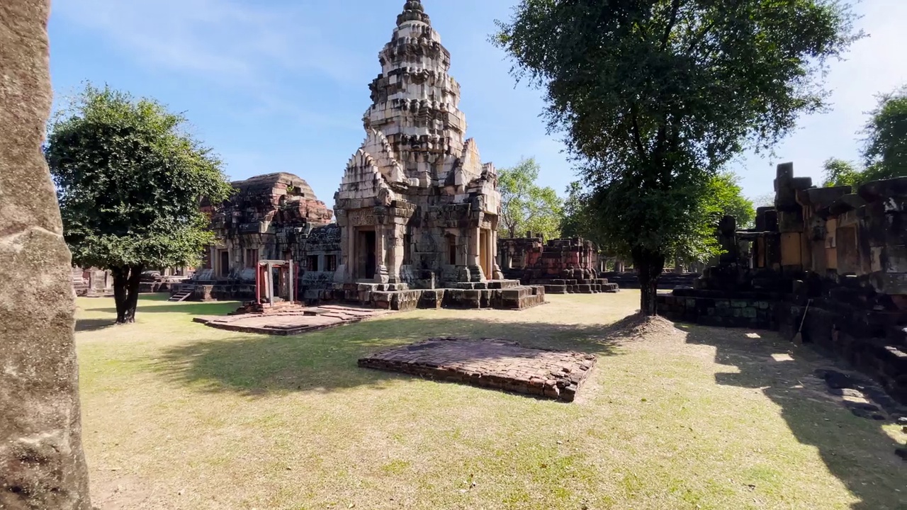 Prasat Hin Phanom Wan历史公园这是一个古老的城堡，位于泰国呵叻府。视频素材