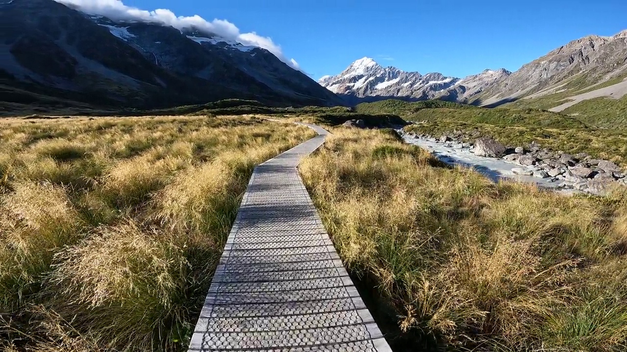 在新西兰的山区徒步旅行视频素材