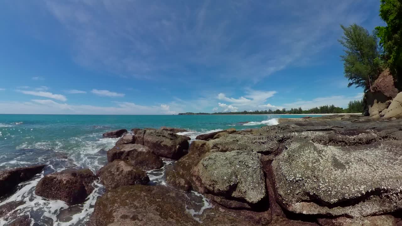 热带岛屿的海景。婆罗洲。视频素材