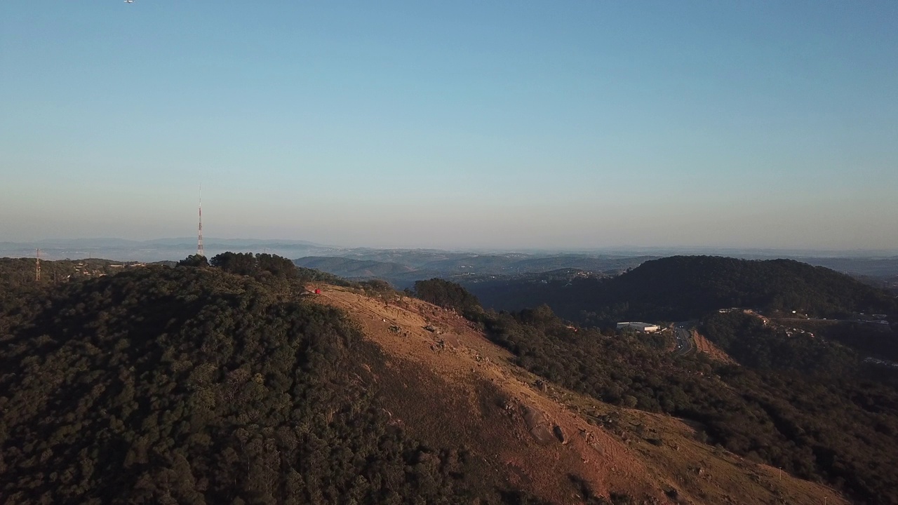 Mountains and blue sky in Mairiporã, Brazil视频下载