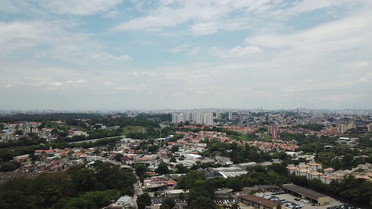 Flight over the North Zone of São Paulo, Brazil视频下载