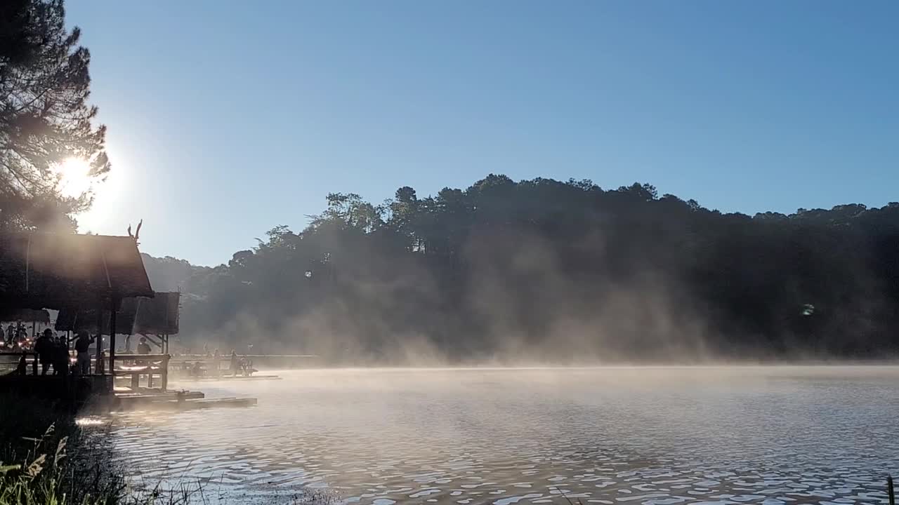 早晨的庞昂湖视频素材