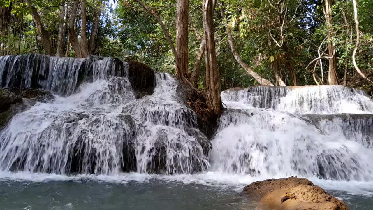 Huay Mae Kamin瀑布视频素材