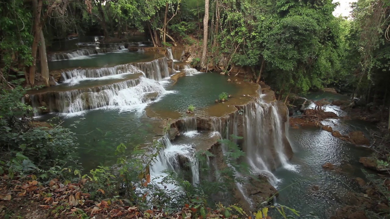 Huay Mae Kamin瀑布视频素材