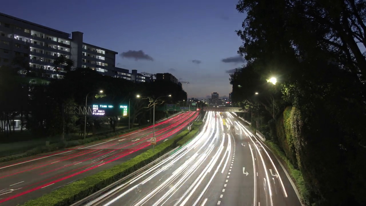 黄昏时新加坡高速公路的时间流逝视频素材