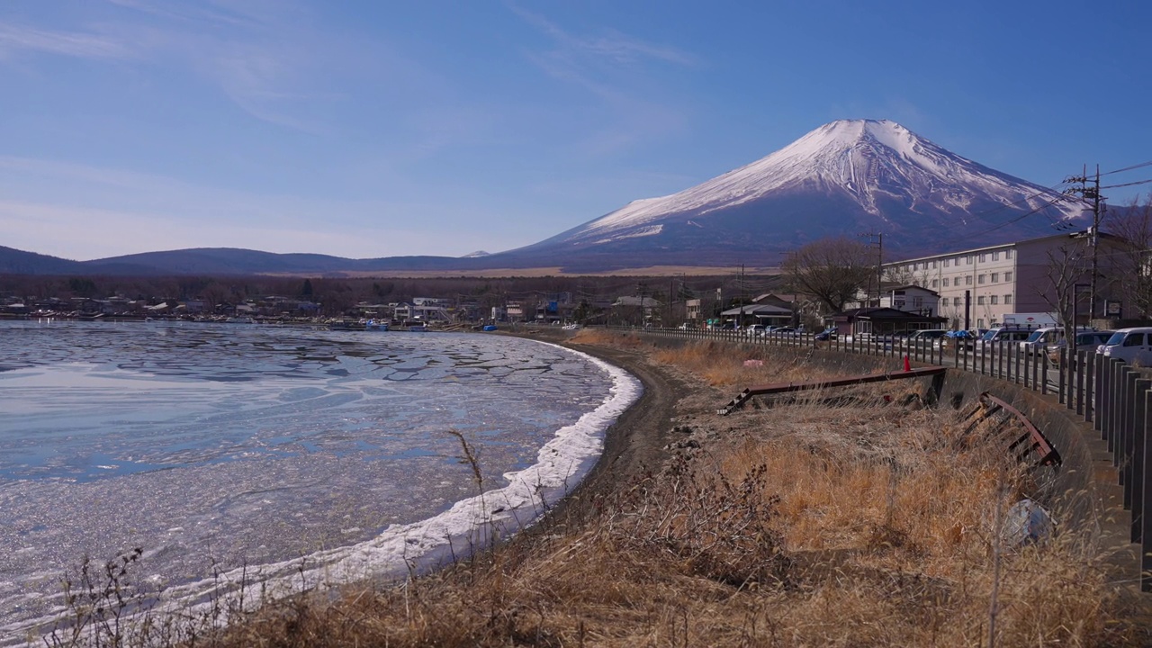 山中湖富士山的平移镜头视频素材