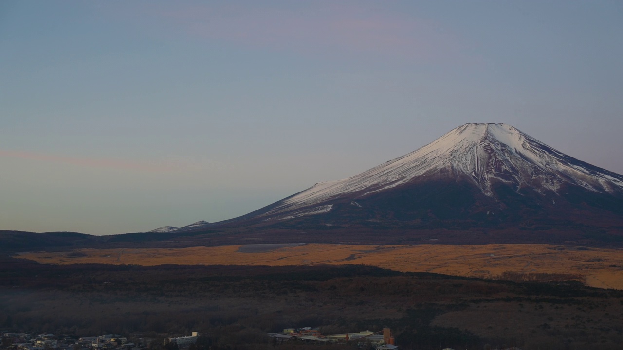 山中湖富士山的平移镜头视频素材