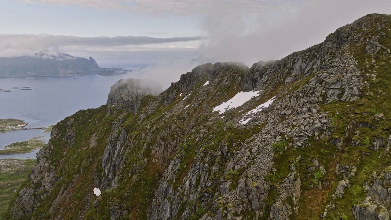 Djevelporten Norway Aerial v6 high altitude drone flyover mountain ridges, fly through thick layer of fog reveals svolvær airport and beautiful fjord landscape - Shot with Mavic 3 Cine - June 2022视频素材