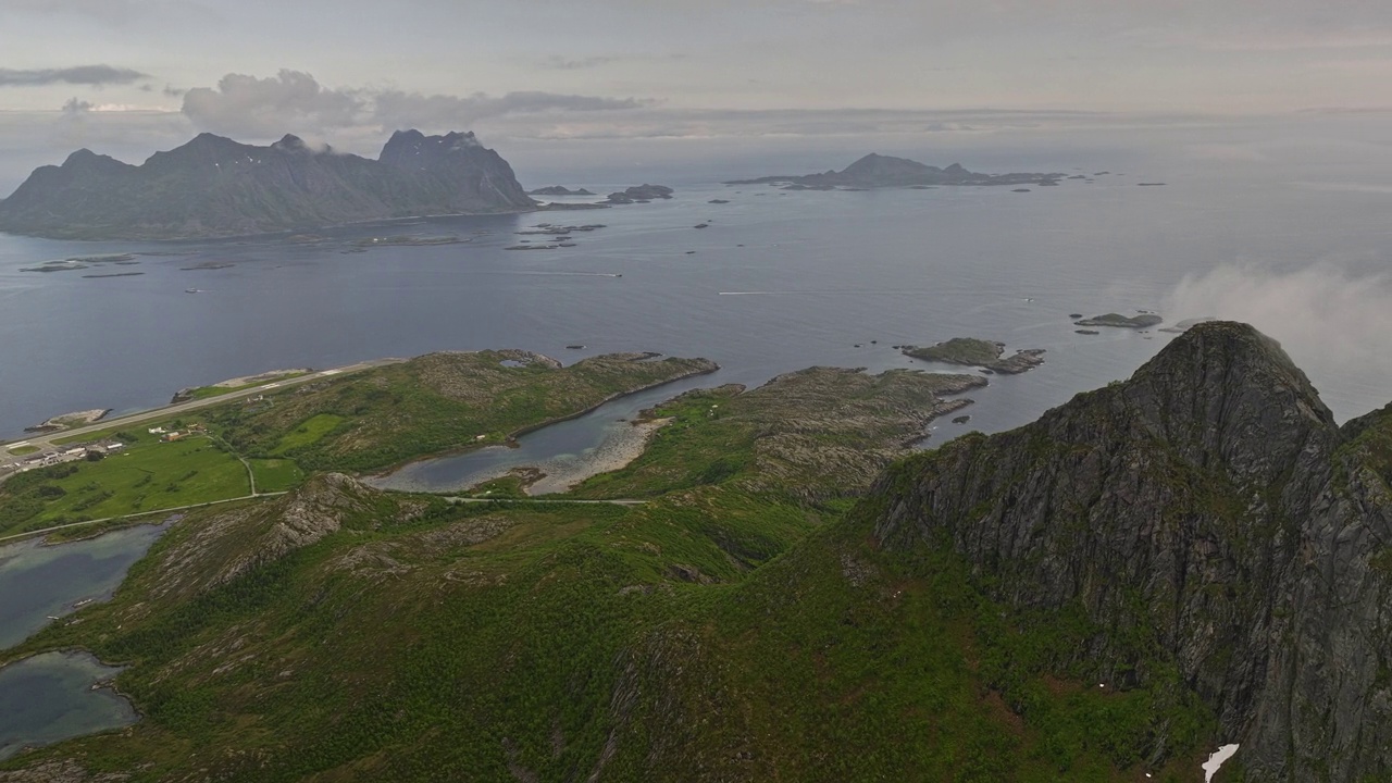 Djevelporten Norway Aerial v5 spectacular high altitude drone flyover patches of sparse clouds capturing husvågen bay and rugged mountainscape from above - Shot with Mavic 3 Cine - June 2022视频素材