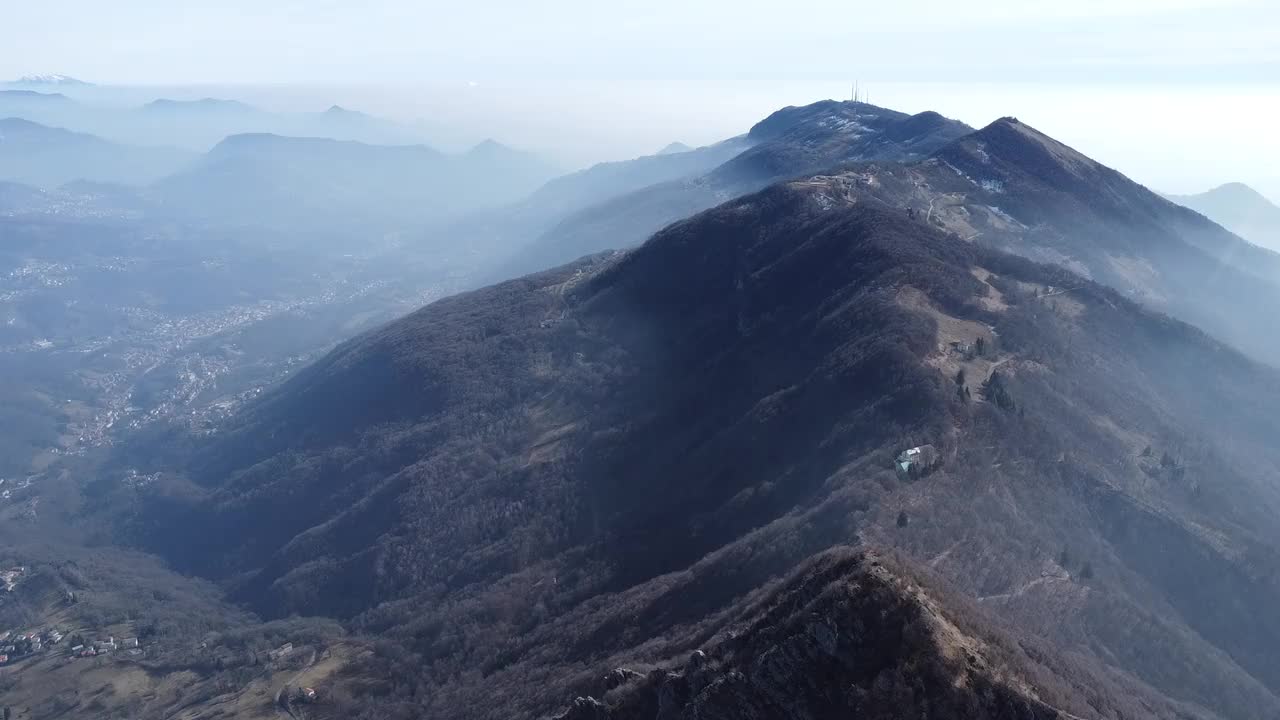 阿马纳山谷的Orobie山鸟瞰图视频素材