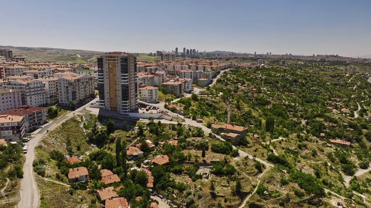 Ankara Turkey Aerial v7 low flyover residential neighborhoods across kayaş, yeşilbayır and şahap gürler capturing traditional mediterranean red roofs apartments - Shot with Mavic 3 Cine - July 2022视频素材