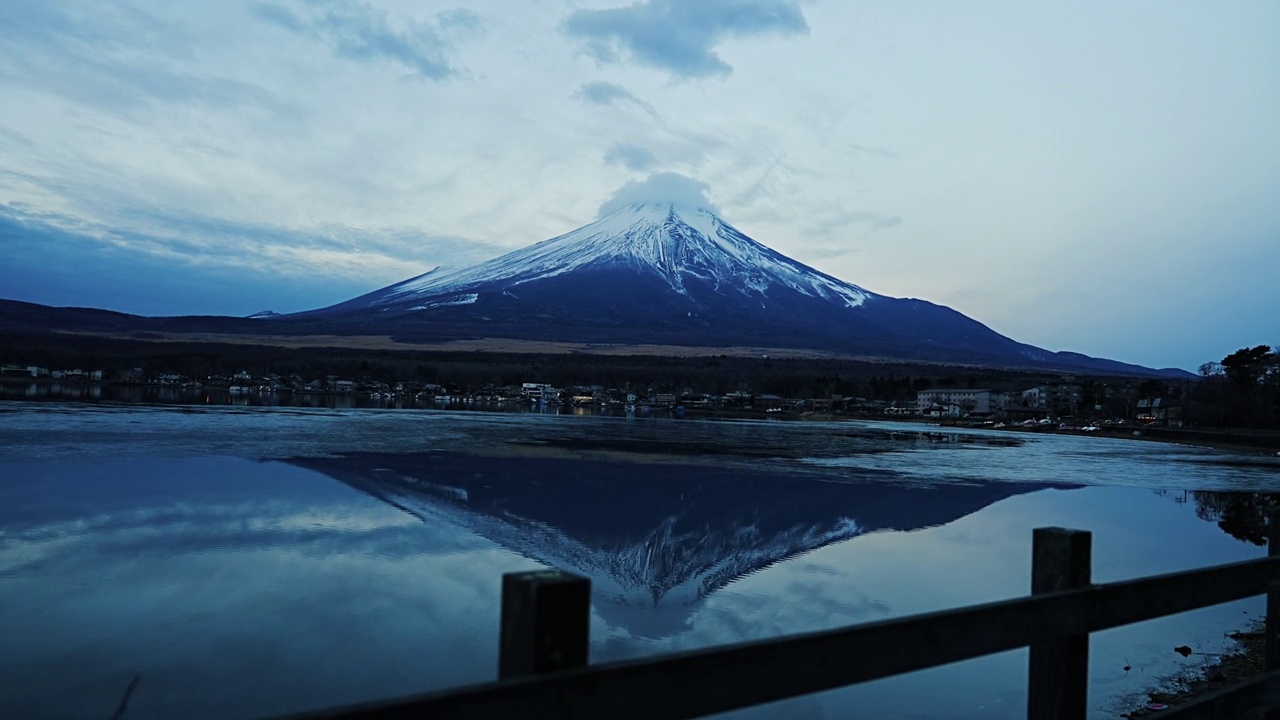 漫步在山中湖视频素材