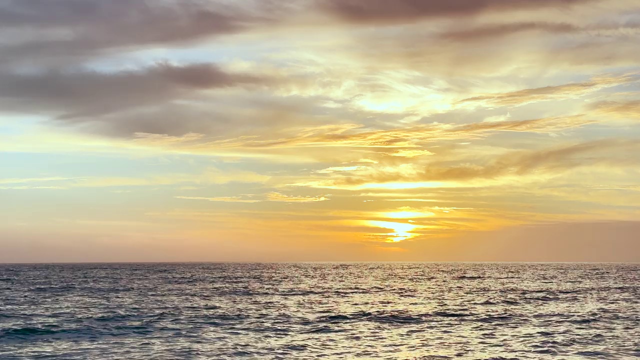 日落时美丽的海景视频素材