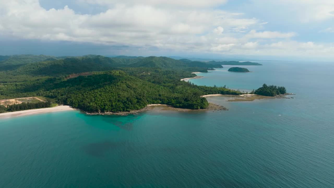 热带沙滩海景。马来西亚婆罗洲,。视频素材